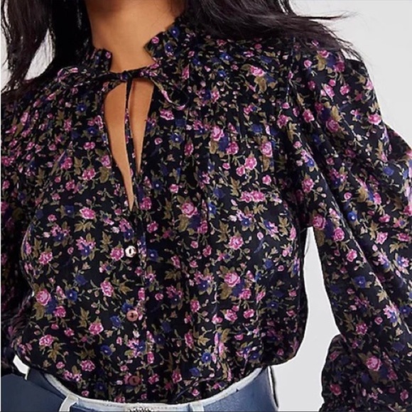 Free People Top NWT Long Sleeve Boho Floral Tie Neck Shirring Button Front GORG! - Picture 13 of 13